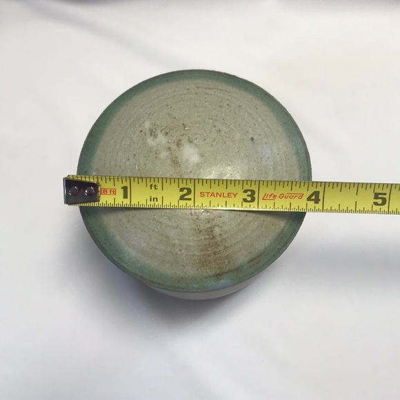 Signed Studio Art Pottery Garlic Keeper - Picture 8 of 9